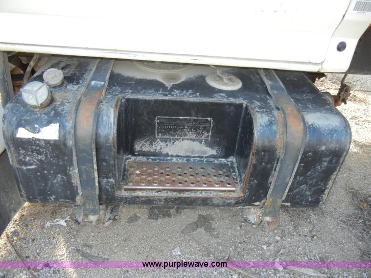 image for item A3430 1996 Ford F700 truck