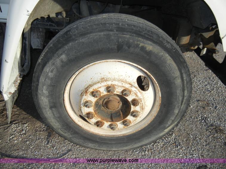 image for item A3430 1996 Ford F700 truck