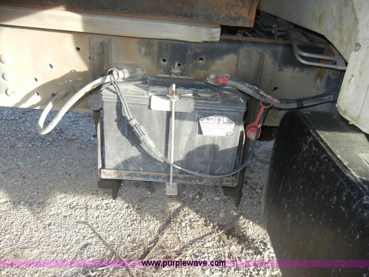 image for item A3430 1996 Ford F700 truck