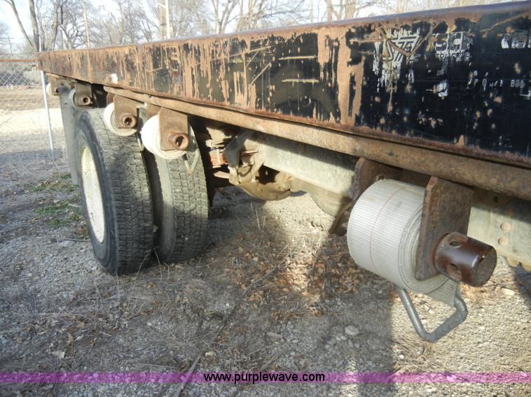 image for item A3430 1996 Ford F700 truck