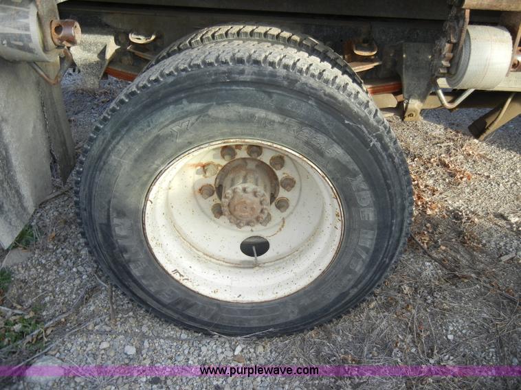 image for item A3430 1996 Ford F700 truck