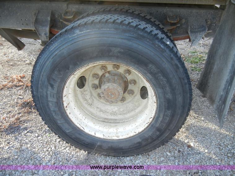 image for item A3430 1996 Ford F700 truck