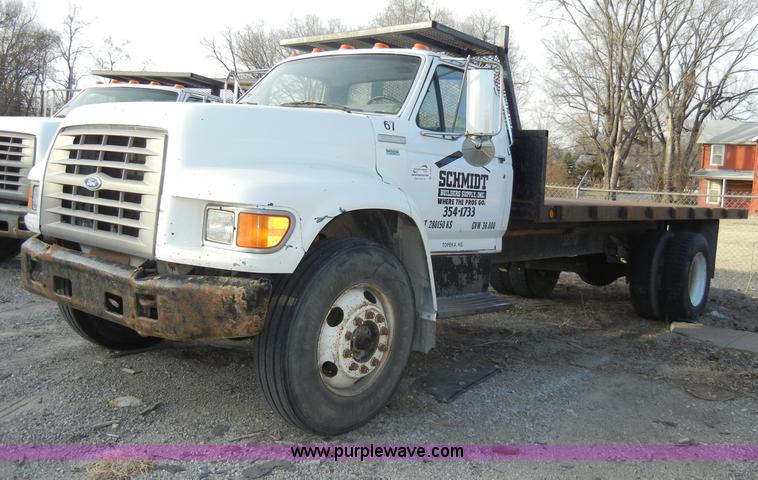 image for item A3431 1995 Ford F700 truck