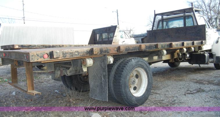 image for item A3431 1995 Ford F700 truck