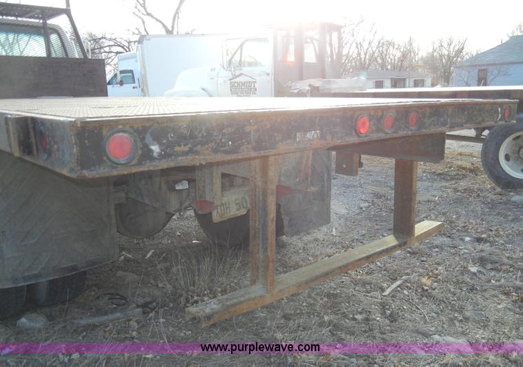 image for item A3431 1995 Ford F700 truck