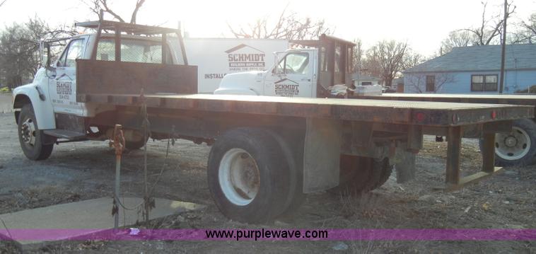 image for item A3431 1995 Ford F700 truck