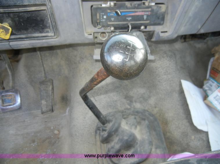 image for item A3431 1995 Ford F700 truck