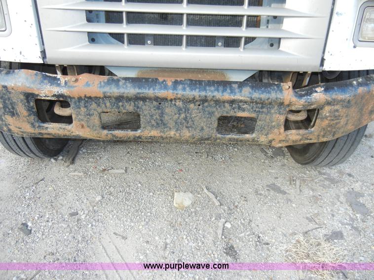 image for item A3431 1995 Ford F700 truck