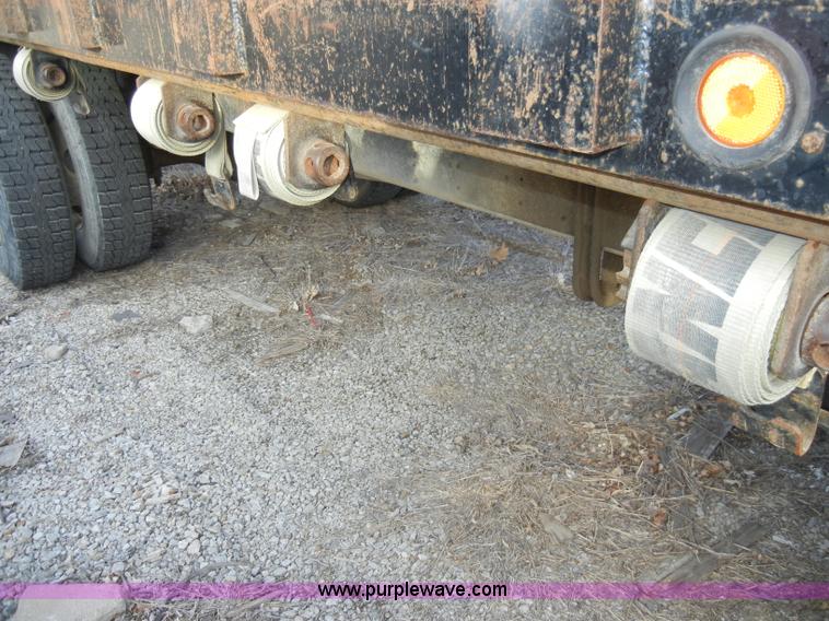 image for item A3431 1995 Ford F700 truck