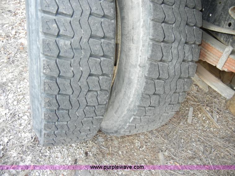 image for item A3431 1995 Ford F700 truck