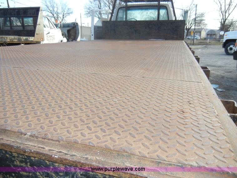 image for item A3431 1995 Ford F700 truck