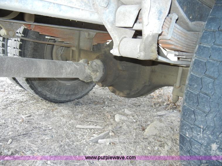 image for item A3431 1995 Ford F700 truck