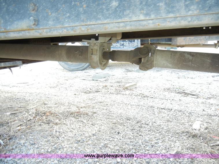 image for item A3431 1995 Ford F700 truck