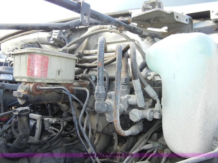 image for item A3431 1995 Ford F700 truck