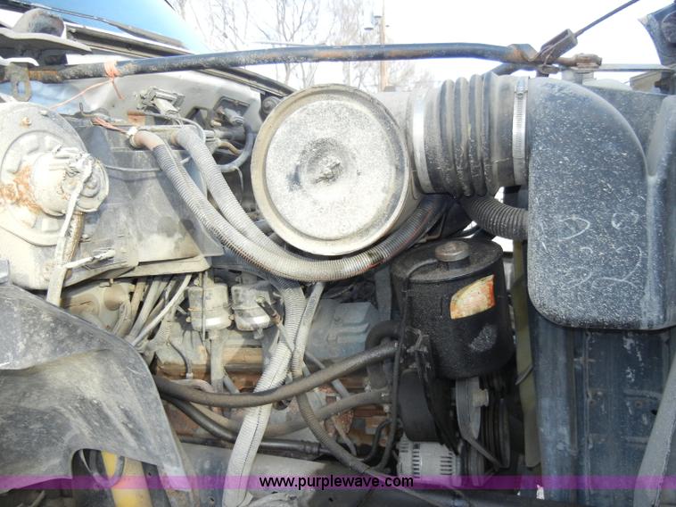 image for item A3431 1995 Ford F700 truck