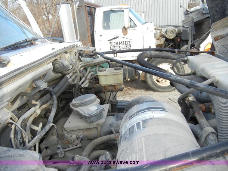 image for item A3431 1995 Ford F700 truck
