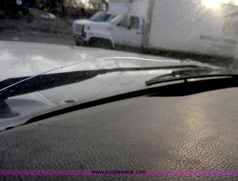 image for item A3431 1995 Ford F700 truck