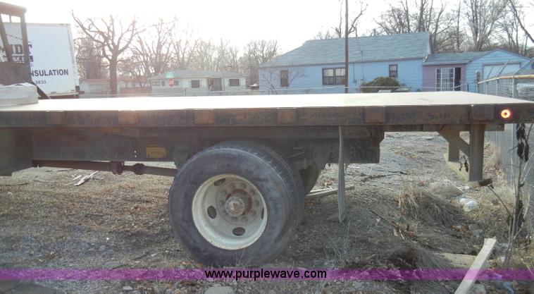 image for item A3432 1995 Ford F700 truck