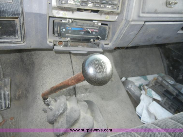 image for item A3432 1995 Ford F700 truck