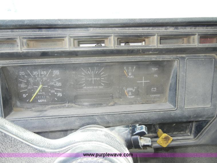 image for item A3432 1995 Ford F700 truck