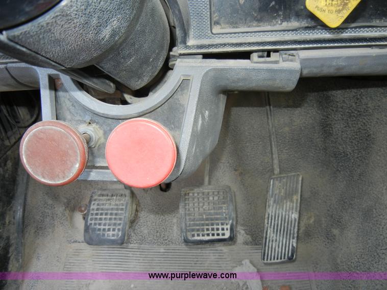 image for item A3432 1995 Ford F700 truck