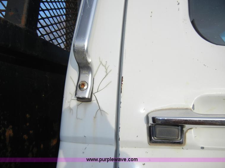 image for item A3432 1995 Ford F700 truck