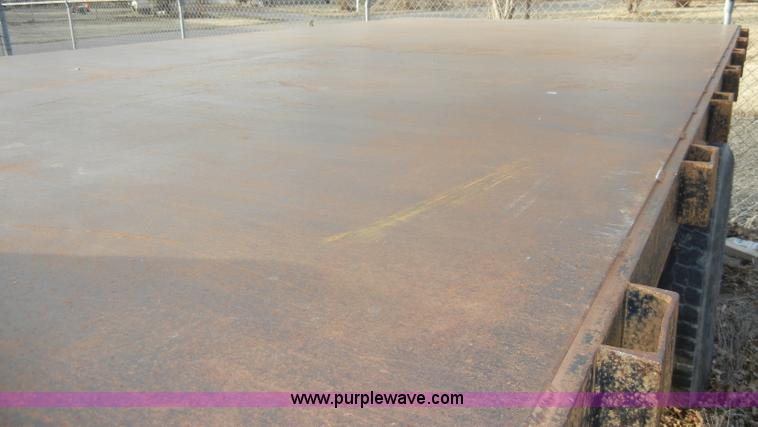 image for item A3432 1995 Ford F700 truck