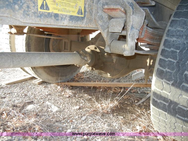 image for item A3432 1995 Ford F700 truck