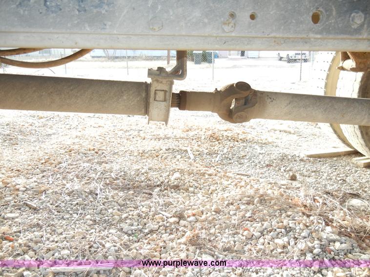 image for item A3432 1995 Ford F700 truck