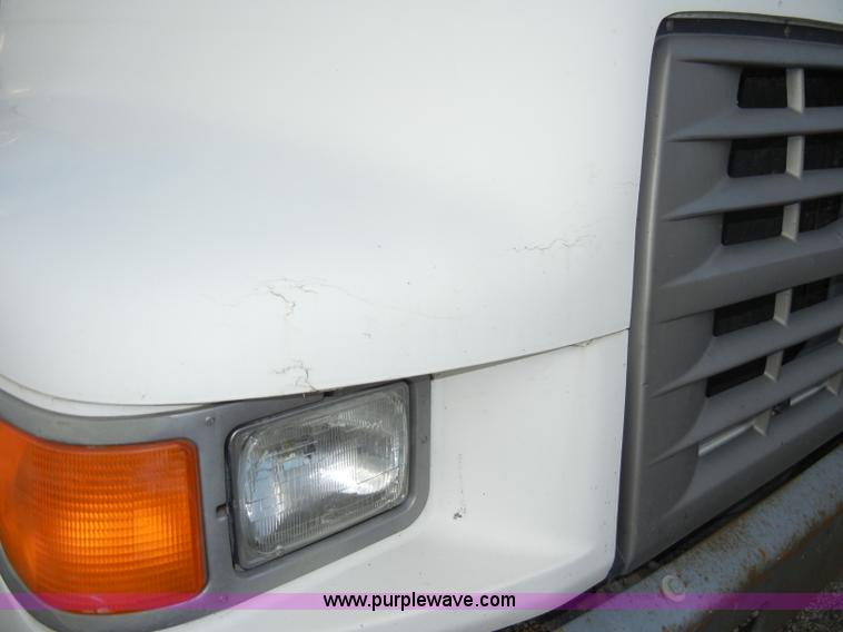 image for item A3432 1995 Ford F700 truck