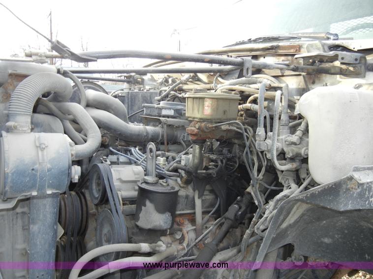 image for item A3432 1995 Ford F700 truck