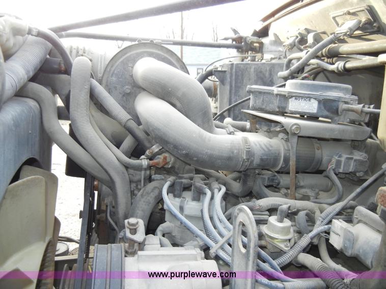 image for item A3432 1995 Ford F700 truck