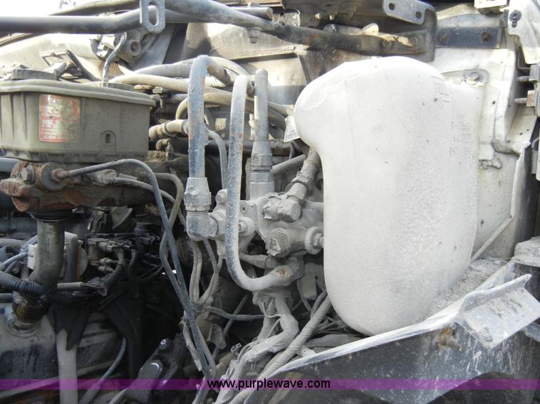 image for item A3432 1995 Ford F700 truck