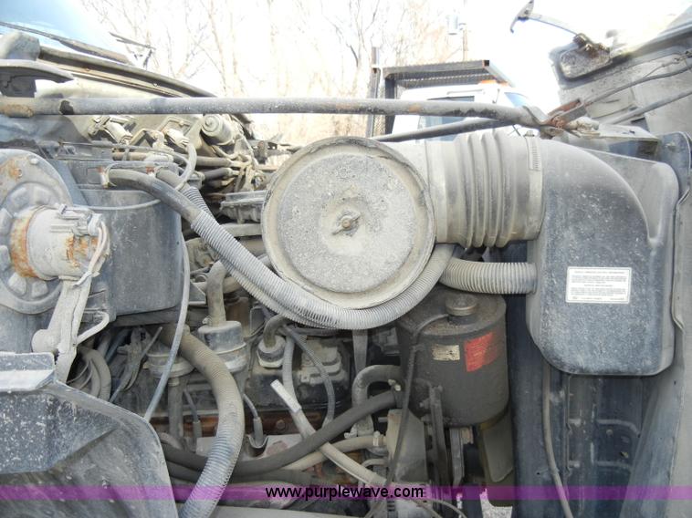 image for item A3432 1995 Ford F700 truck