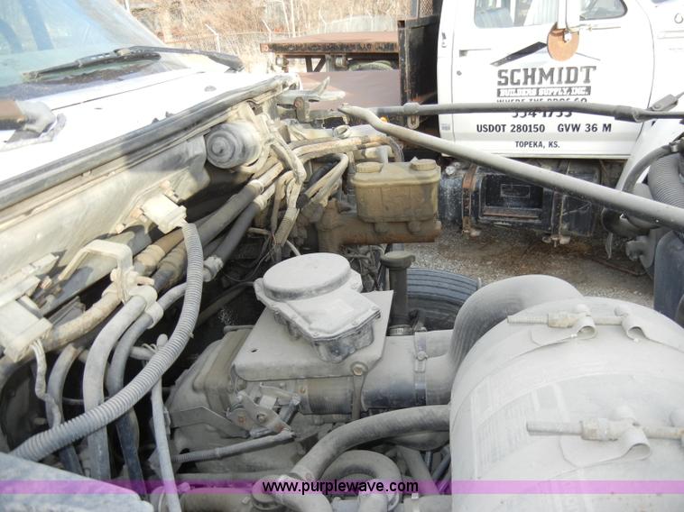 image for item A3432 1995 Ford F700 truck