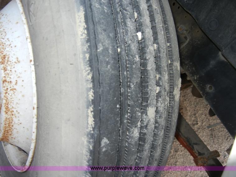 image for item A3433 1995 International 4700 truck