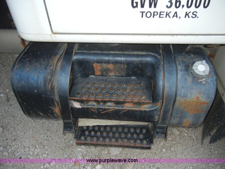 image for item A3433 1995 International 4700 truck