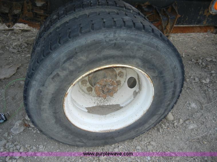 image for item A3433 1995 International 4700 truck