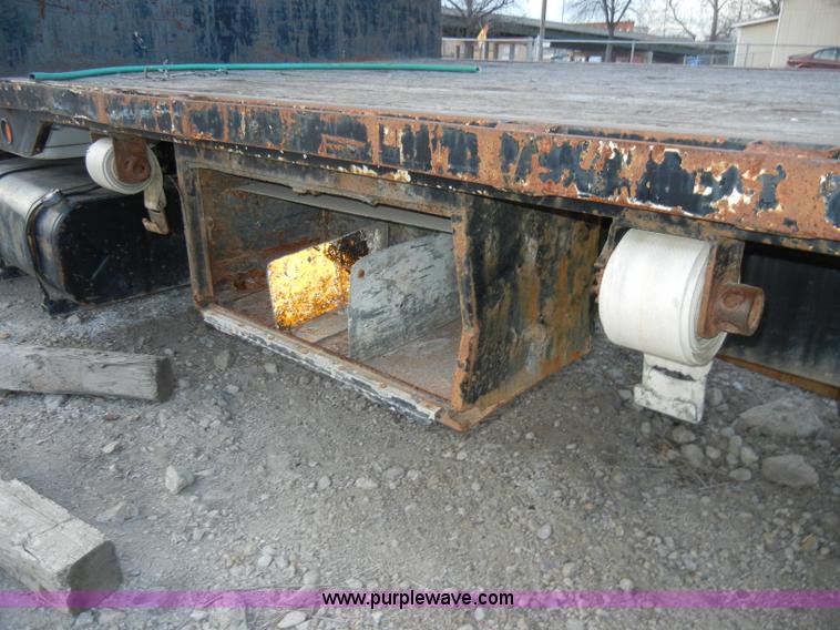 image for item A3433 1995 International 4700 truck