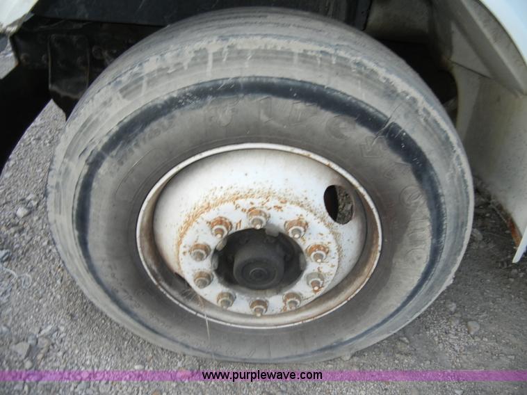 image for item A3433 1995 International 4700 truck