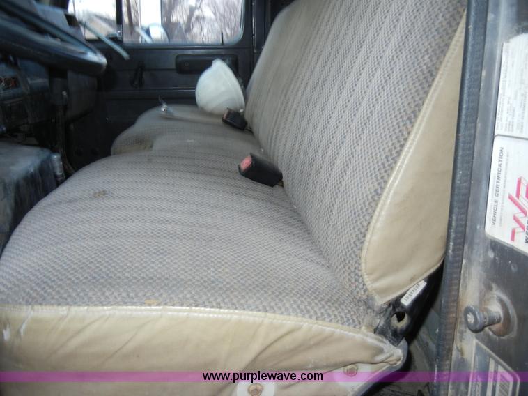 image for item A3433 1995 International 4700 truck