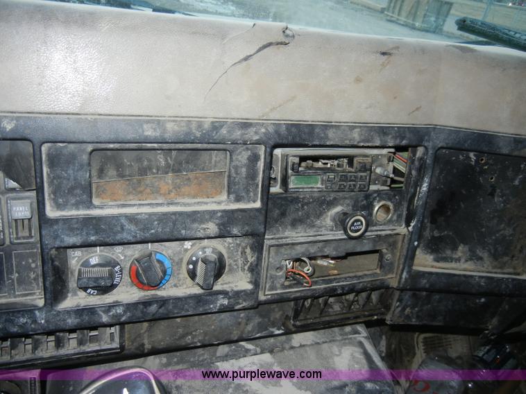 image for item A3433 1995 International 4700 truck