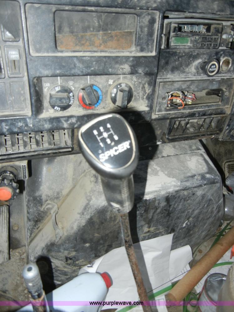 image for item A3433 1995 International 4700 truck