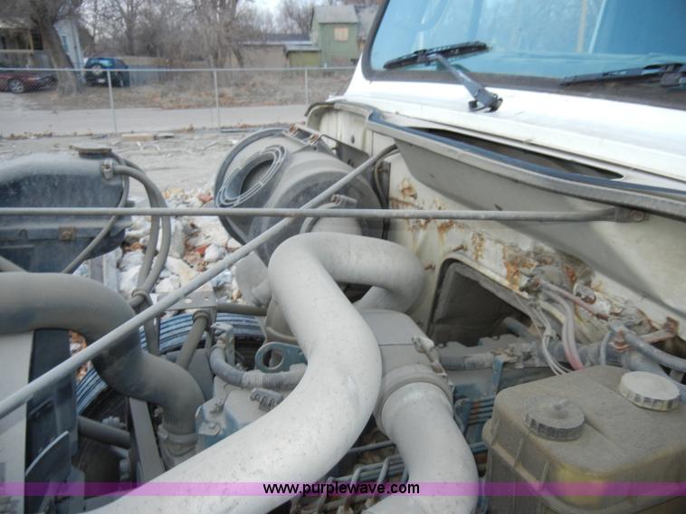 image for item A3433 1995 International 4700 truck