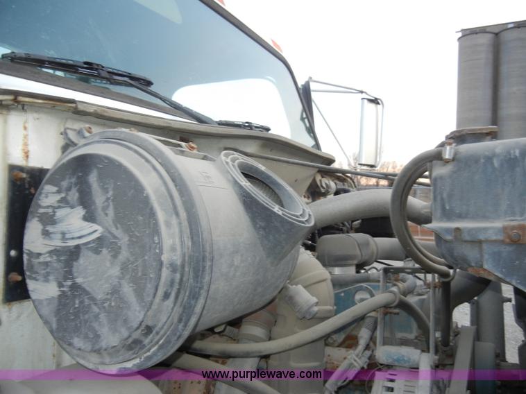 image for item A3433 1995 International 4700 truck