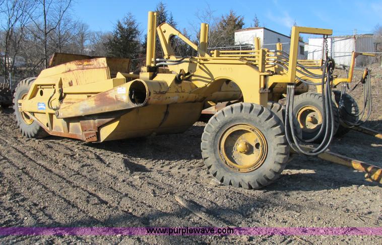 image for item B2575 Caterpillar 70 hydraulic scraper