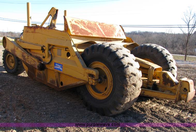 image for item B2575 Caterpillar 70 hydraulic scraper