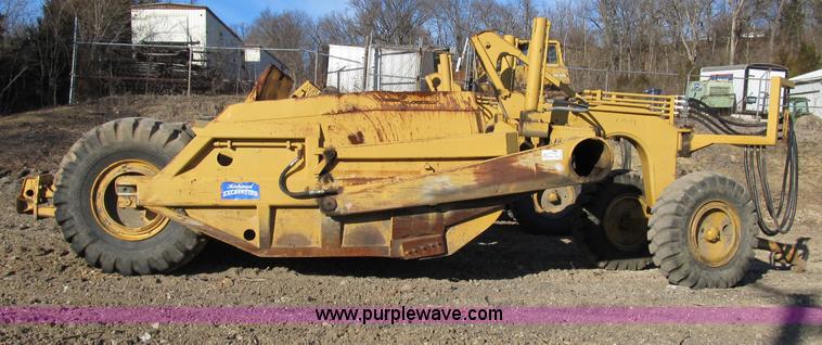 image for item B2575 Caterpillar 70 hydraulic scraper