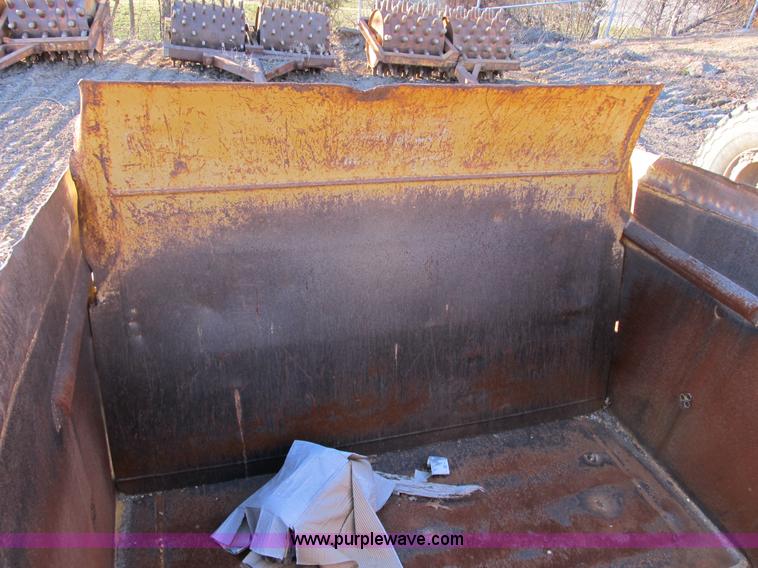 image for item B2575 Caterpillar 70 hydraulic scraper