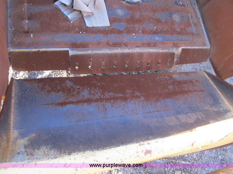 image for item B2575 Caterpillar 70 hydraulic scraper